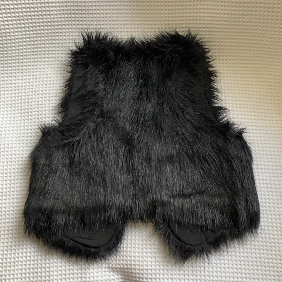 Old Navy faux fur vest - Picture 2 of 4